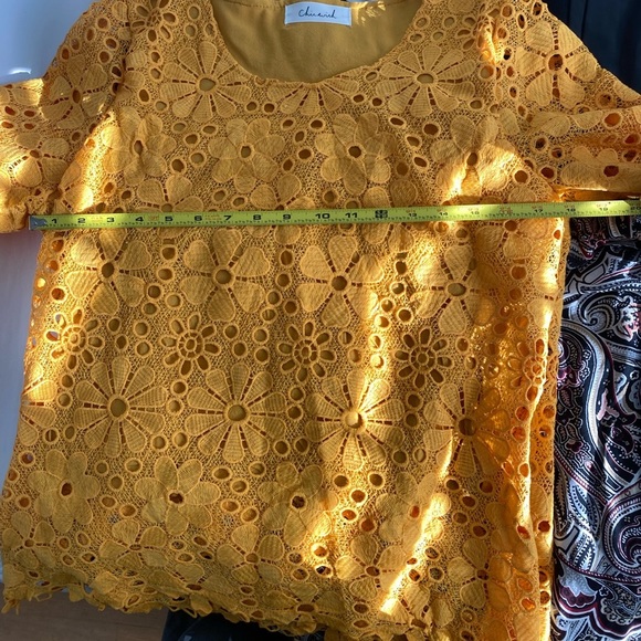 🚺 Chicwish golden embroidered flower top - Picture 3 of 6
